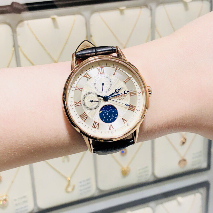 <b><p>Lloyd Heritage classic Moon Phe couple ath</p></b><b><p>ロイド ヘリテージ クラシック ムーンフェイズ カップル レザー 時計</p></b><br /><br /><p align='center'>