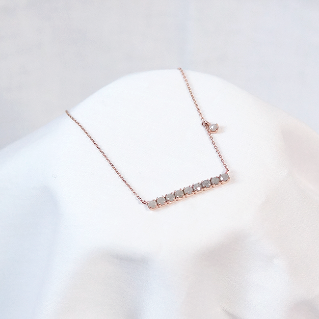 18k 1 part Gray Rough Diamond Necklace Girlfriend 