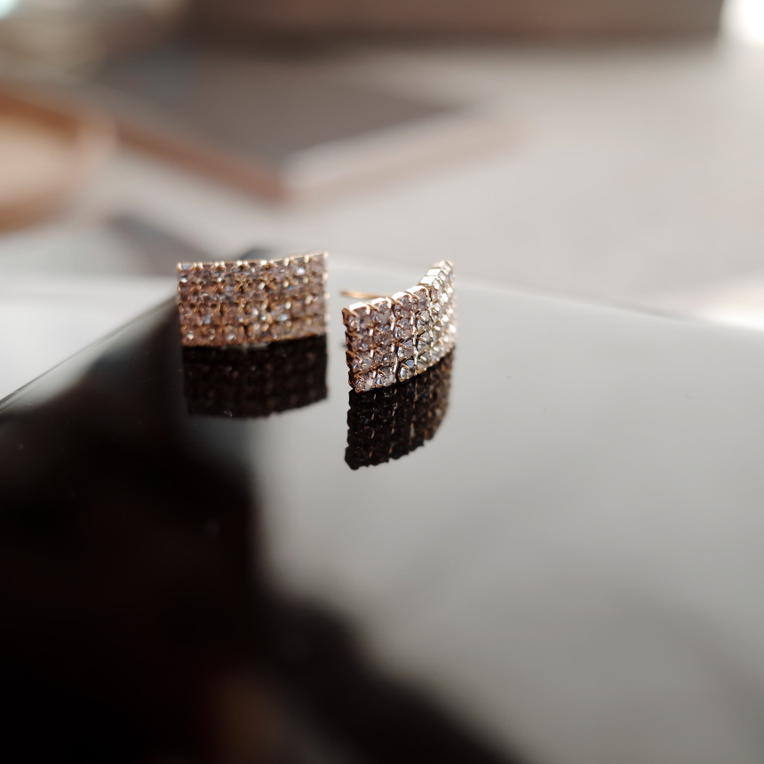 <b><p>NO.82 Hitch Curbstone Dense earring Stylish</p></b><b><p>NO.82 ヒッチ カーブストーン細かく イヤリング スタイリッシュな シックな</p></b><br /><br /><p align='center'>