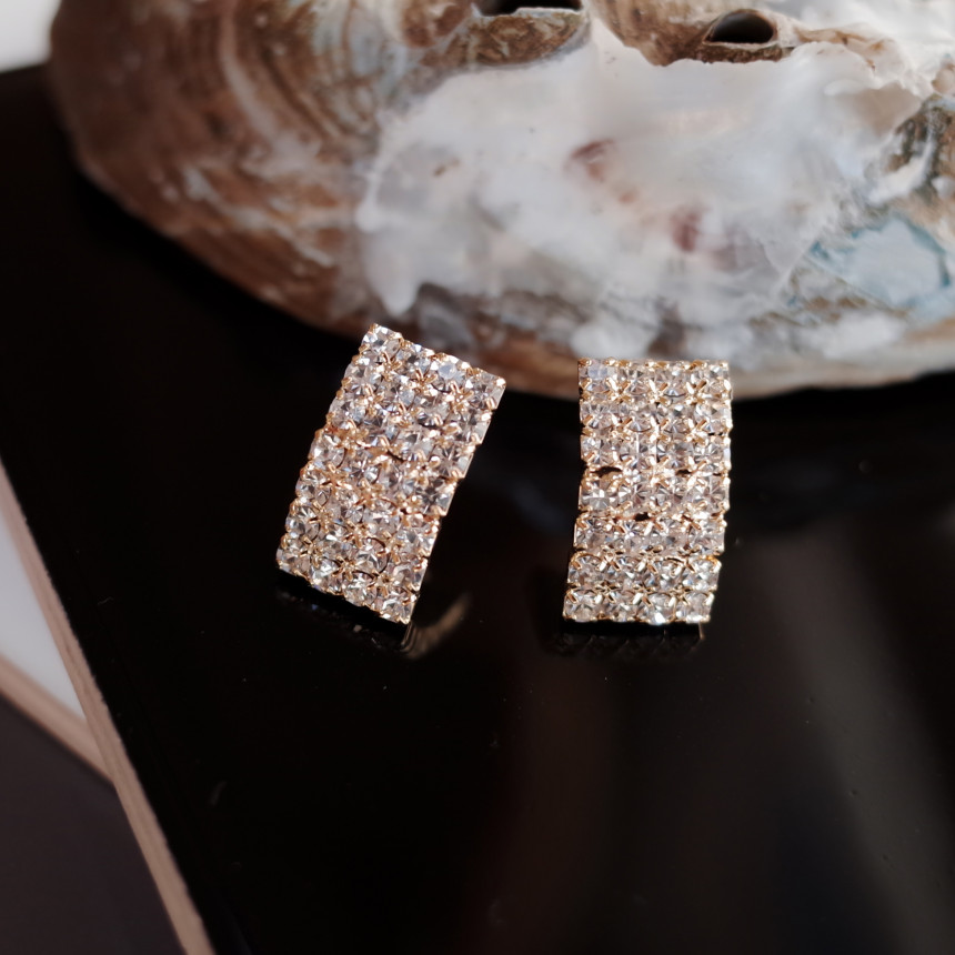 <b><p>NO.82 Hitch Curbstone Dense earring Stylish</p></b><b><p>NO.82 ヒッチ カーブストーン細かく イヤリング スタイリッシュな シックな</p></b><br /><br /><p align='center'>