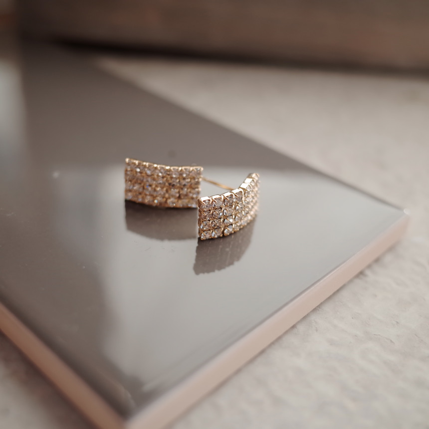 <b><p>NO.82 Hitch Curbstone Dense earring Stylish</p></b><b><p>NO.82 ヒッチ カーブストーン細かく イヤリング スタイリッシュな シックな</p></b><br /><br /><p align='center'>