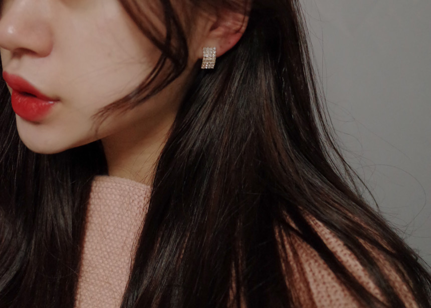 <b><p>NO.82 Hitch Curbstone Dense earring Stylish</p></b><b><p>NO.82 ヒッチ カーブストーン細かく イヤリング スタイリッシュな シックな</p></b><br /><br /><p align='center'>