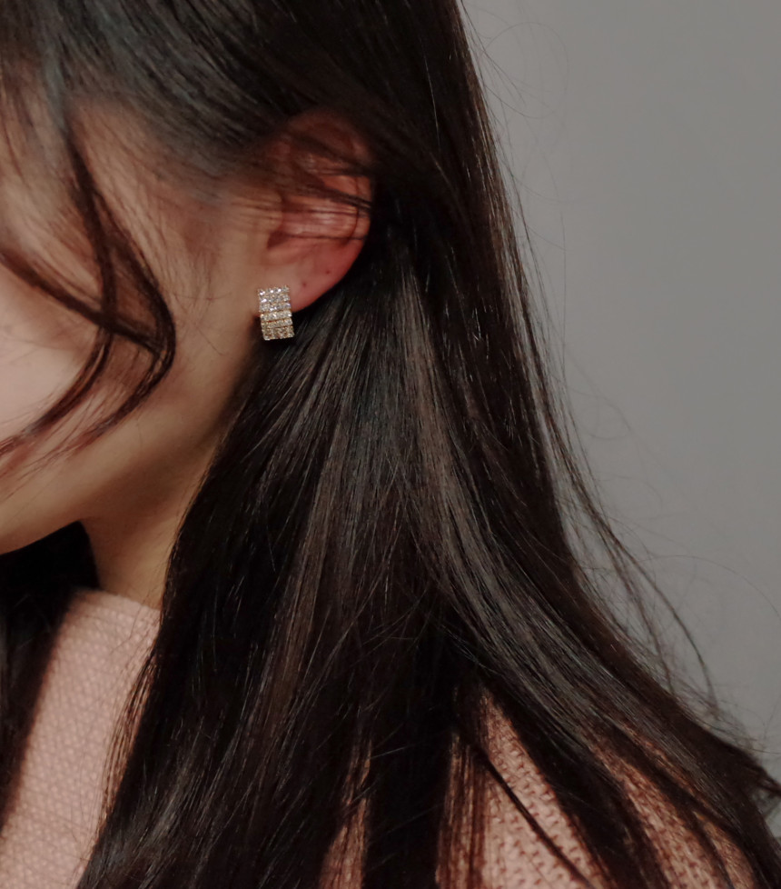 <b><p>NO.82 Hitch Curbstone Dense earring Stylish</p></b><b><p>NO.82 ヒッチ カーブストーン細かく イヤリング スタイリッシュな シックな</p></b><br /><br /><p align='center'>