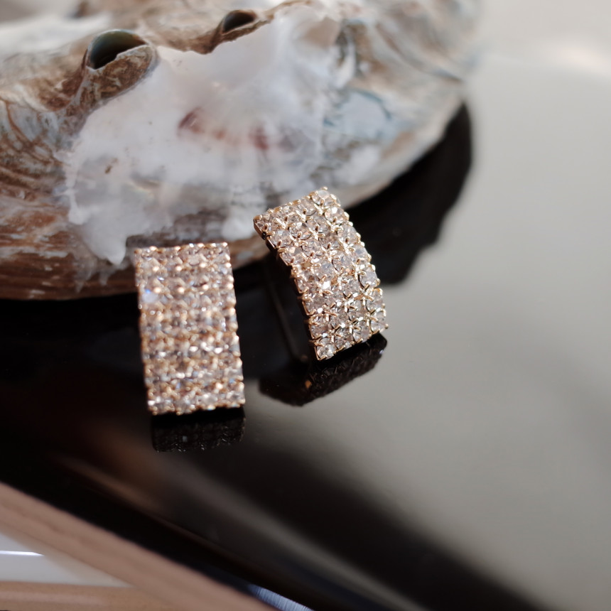 <b><p>NO.82 Hitch Curbstone Dense earring Stylish</p></b><b><p>NO.82 ヒッチ カーブストーン細かく イヤリング スタイリッシュな シックな</p></b><br /><br /><p align='center'>