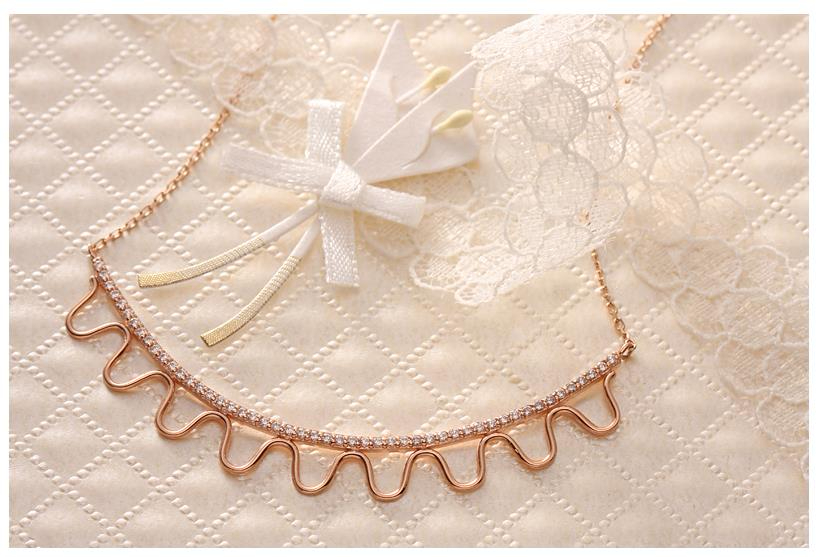 14k Papillion rosé necklace
