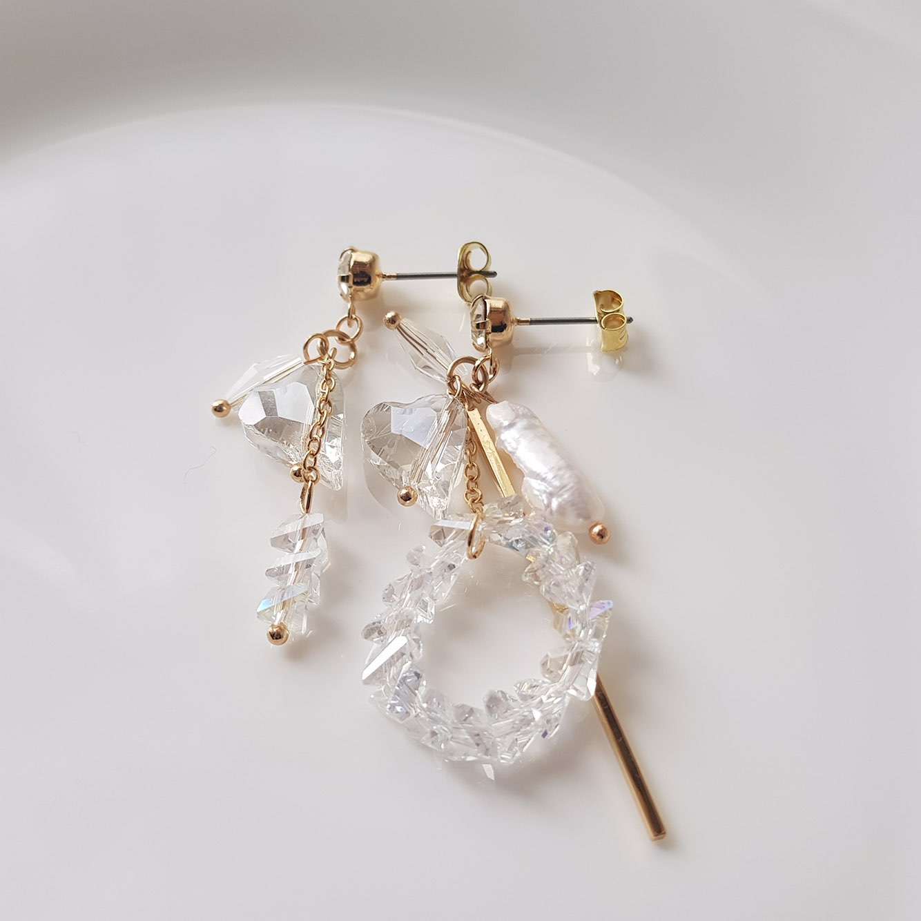 <b><p>Hunting crystal Unbutton drop earrs Luxurious</p></b><b><p>ホニン クリスタル オンバルドロップイヤリング 豪華な ヨリヨリ 高クオリティ ケバケバ</p></b><br /><br /><p align='center'>