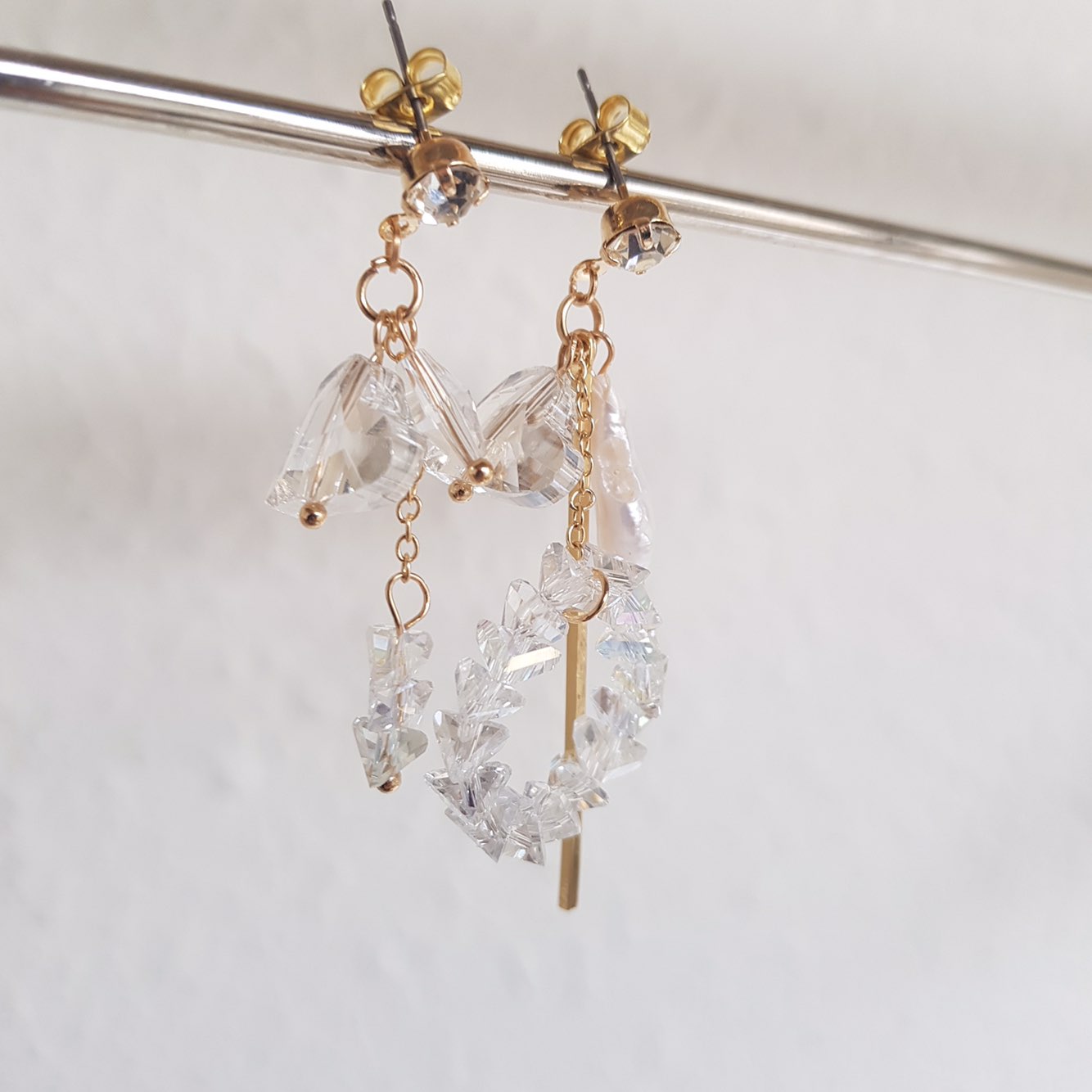 <b><p>Hunting crystal Unbutton drop earrs Luxurious</p></b><b><p>ホニン クリスタル オンバルドロップイヤリング 豪華な ヨリヨリ 高クオリティ ケバケバ</p></b><br /><br /><p align='center'>