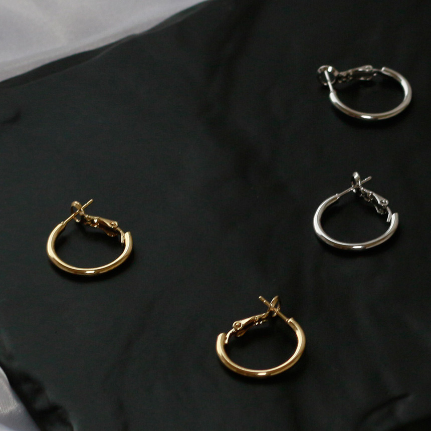 <b><p>One touch simple Ring earrs Bold Modern Chic</p></b><b><p>ワンタッチ シンプル リングピアス ボールド モダン シックな ミニマリストスタイル</p></b><br /><br /><p align='center'>