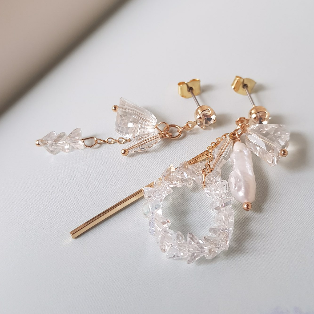 <b><p>Hunting crystal Unbutton drop earrs Luxurious</p></b><b><p>ホニン クリスタル オンバルドロップイヤリング 豪華な ヨリヨリ 高クオリティ ケバケバ</p></b><br /><br /><p align='center'>
