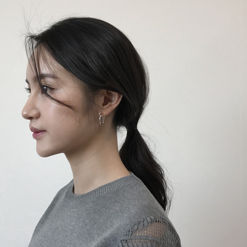 <b><p>One touch simple Ring earrs Bold Modern Chic</p></b><b><p>ワンタッチ シンプル リングピアス ボールド モダン シックな ミニマリストスタイル</p></b><br /><br /><p align='center'>