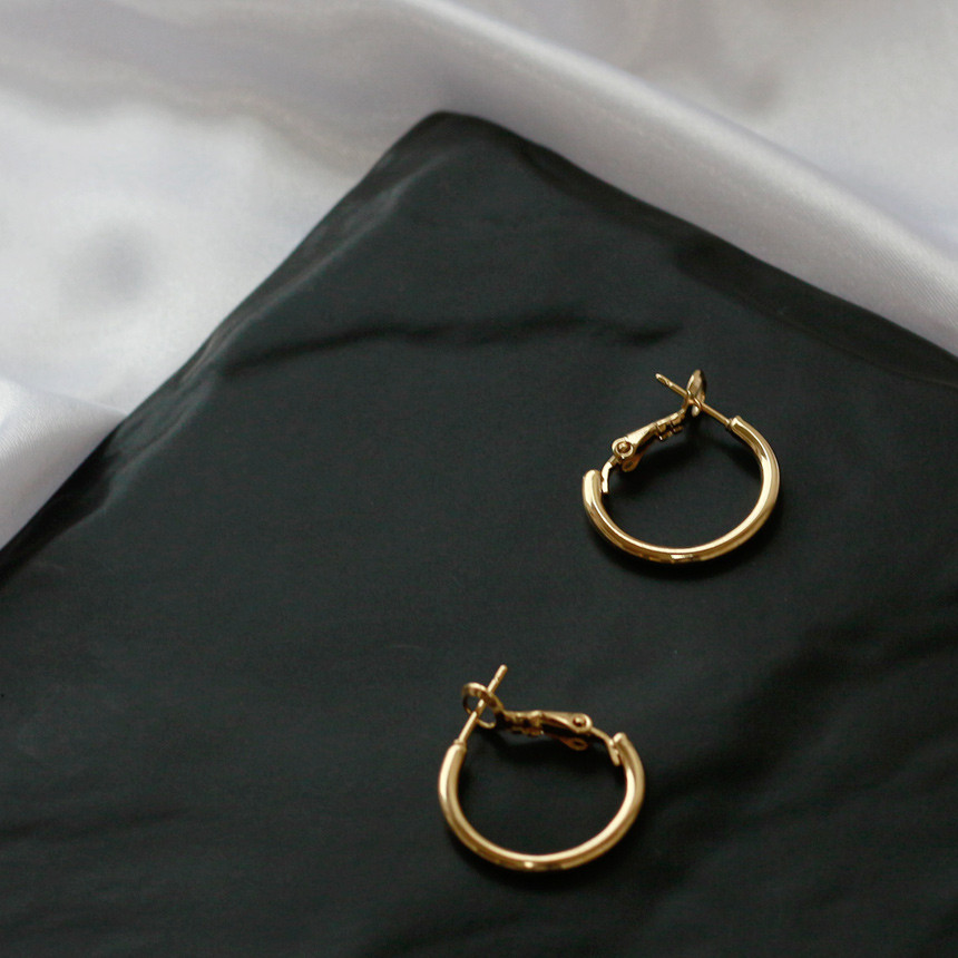 <b><p>One touch simple Ring earrs Bold Modern Chic</p></b><b><p>ワンタッチ シンプル リングピアス ボールド モダン シックな ミニマリストスタイル</p></b><br /><br /><p align='center'>