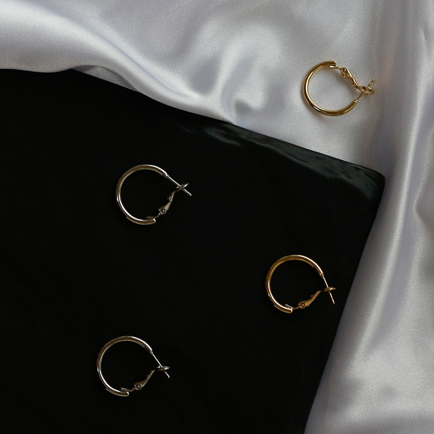 <b><p>One touch simple Ring earrs Bold Modern Chic</p></b><b><p>ワンタッチ シンプル リングピアス ボールド モダン シックな ミニマリストスタイル</p></b><br /><br /><p align='center'>