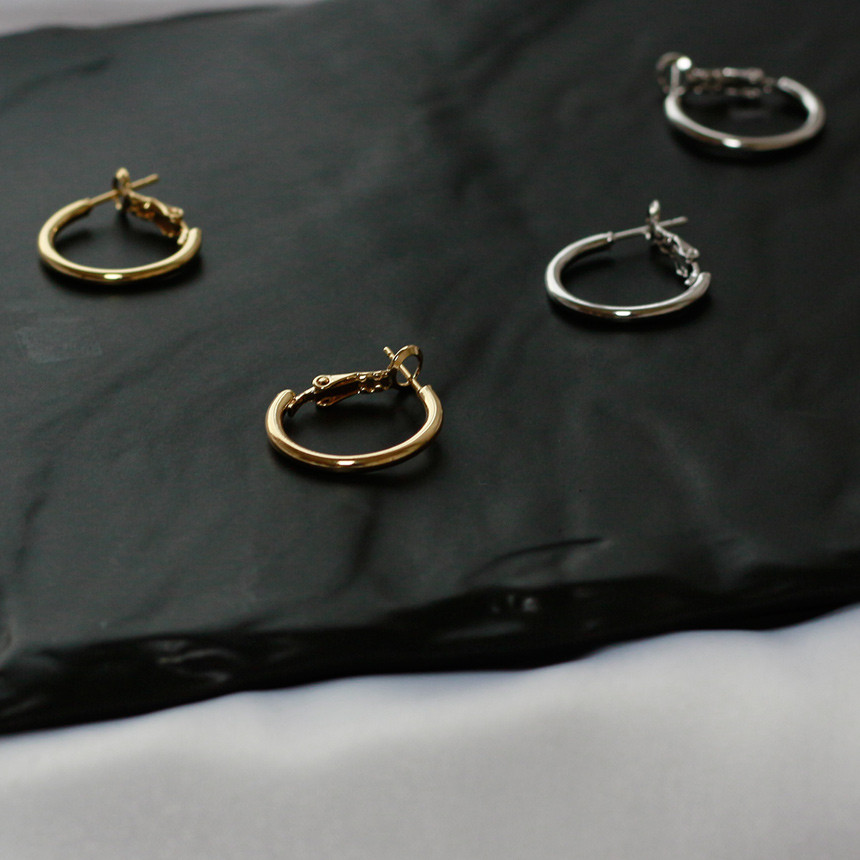 <b><p>One touch simple Ring earrs Bold Modern Chic</p></b><b><p>ワンタッチ シンプル リングピアス ボールド モダン シックな ミニマリストスタイル</p></b><br /><br /><p align='center'>