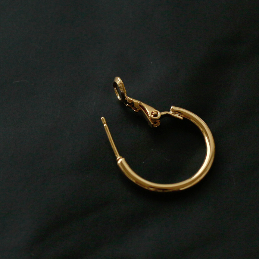 <b><p>One touch simple Ring earrs Bold Modern Chic</p></b><b><p>ワンタッチ シンプル リングピアス ボールド モダン シックな ミニマリストスタイル</p></b><br /><br /><p align='center'>