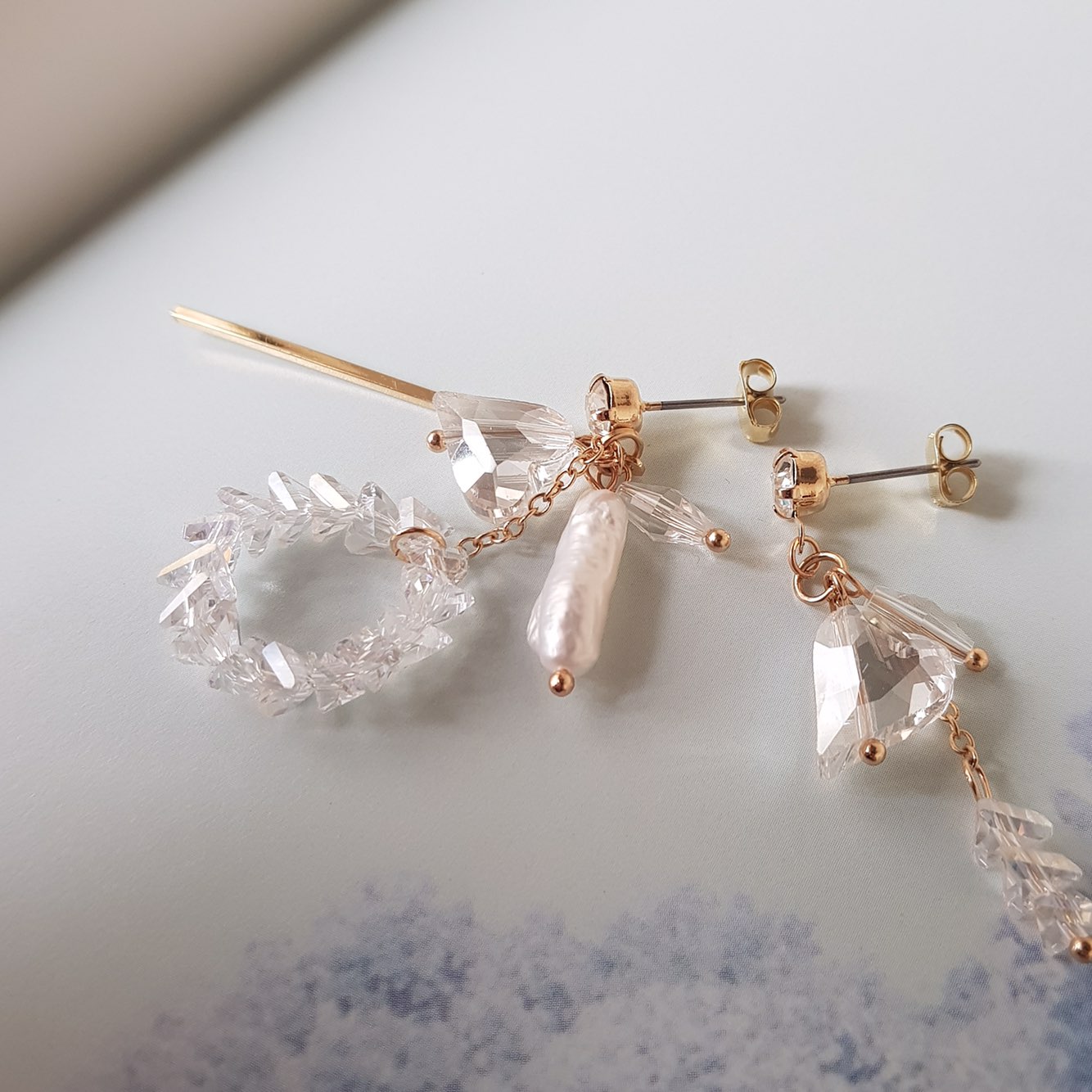 <b><p>Hunting crystal Unbutton drop earrs Luxurious</p></b><b><p>ホニン クリスタル オンバルドロップイヤリング 豪華な ヨリヨリ 高クオリティ ケバケバ</p></b><br /><br /><p align='center'>