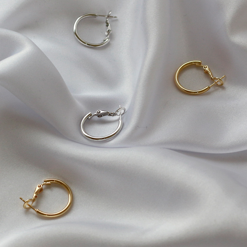 <b><p>One touch simple Ring earrs Bold Modern Chic</p></b><b><p>ワンタッチ シンプル リングピアス ボールド モダン シックな ミニマリストスタイル</p></b><br /><br /><p align='center'>