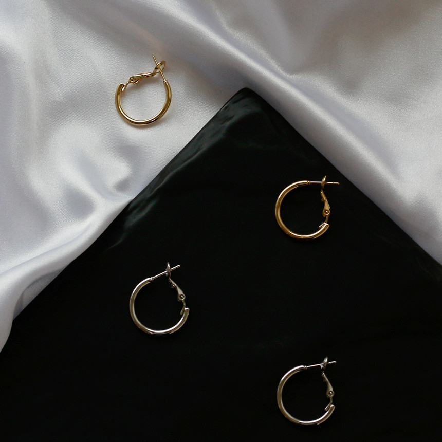 <b><p>One touch simple Ring earrs Bold Modern Chic</p></b><b><p>ワンタッチ シンプル リングピアス ボールド モダン シックな ミニマリストスタイル</p></b><br /><br /><p align='center'>