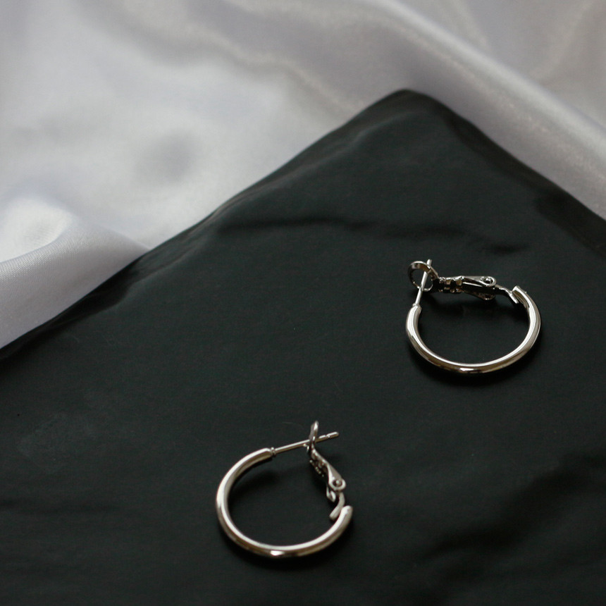 <b><p>One touch simple Ring earrs Bold Modern Chic</p></b><b><p>ワンタッチ シンプル リングピアス ボールド モダン シックな ミニマリストスタイル</p></b><br /><br /><p align='center'>