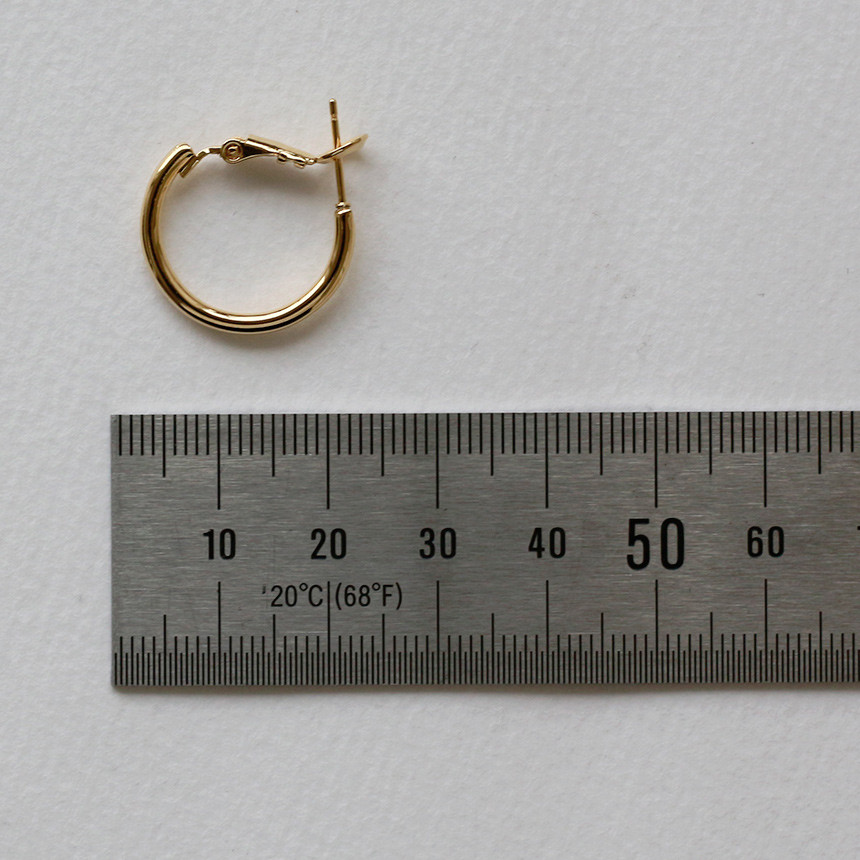 <b><p>One touch simple Ring earrs Bold Modern Chic</p></b><b><p>ワンタッチ シンプル リングピアス ボールド モダン シックな ミニマリストスタイル</p></b><br /><br /><p align='center'>