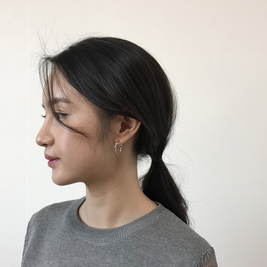 <b><p>One touch simple Ring earrs Bold Modern Chic</p></b><b><p>ワンタッチ シンプル リングピアス ボールド モダン シックな ミニマリストスタイル</p></b><br /><br /><p align='center'>