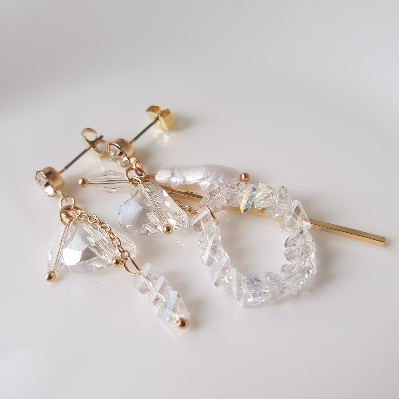 <b><p>Hunting crystal Unbutton drop earrs Luxurious</p></b><b><p>ホニン クリスタル オンバルドロップイヤリング 豪華な ヨリヨリ 高クオリティ ケバケバ</p></b><br /><br /><p align='center'>