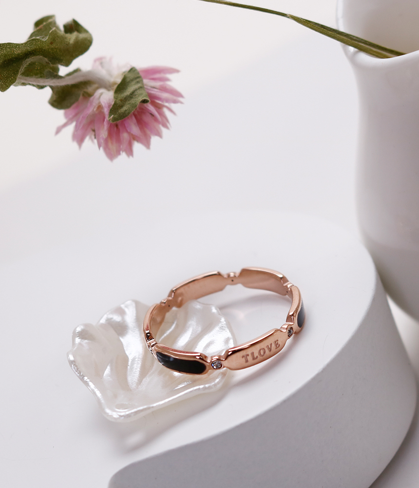 <b><p>Stylish Black Point TLOVE Surge eel titanium</p></b><b><p>シックなブラックポイント TLOVE 書かれているカールスチール リング チタン</p></b><br /><br /><p align='center'>