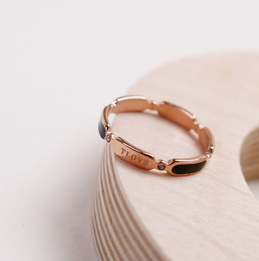 <b><p>Stylish Black Point TLOVE Surge eel titanium</p></b><b><p>シックなブラックポイント TLOVE 書かれているカールスチール リング チタン</p></b><br /><br /><p align='center'>