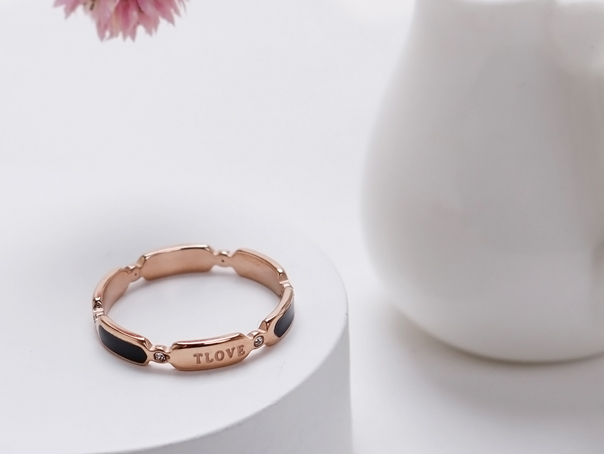 <b><p>Stylish Black Point TLOVE Surge eel titanium</p></b><b><p>シックなブラックポイント TLOVE 書かれているカールスチール リング チタン</p></b><br /><br /><p align='center'>