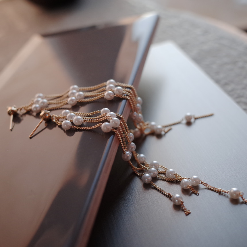 <b><p>NO.87 Rainy Day Pearl drop Stylish Chic Unique</p></b><b><p>NO.87 レイニーデイ パールドロップイヤリング スタイリッシュな シックな ユデザイン</p></b><br /><br /><p align='center'>