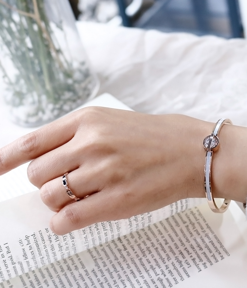 <b><p>Stylish Black Point TLOVE Surge eel titanium</p></b><b><p>シックなブラックポイント TLOVE 書かれているカールスチール リング チタン</p></b><br /><br /><p align='center'>