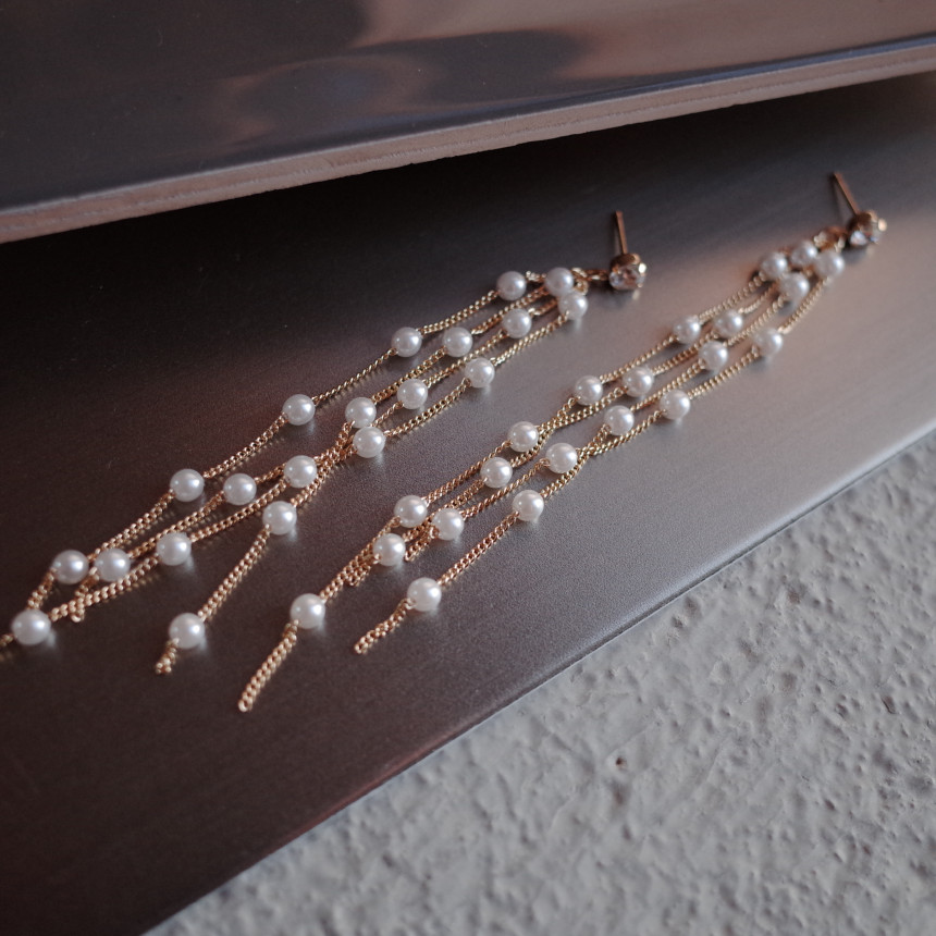 <b><p>NO.87 Rainy Day Pearl drop Stylish Chic Unique</p></b><b><p>NO.87 レイニーデイ パールドロップイヤリング スタイリッシュな シックな ユデザイン</p></b><br /><br /><p align='center'>