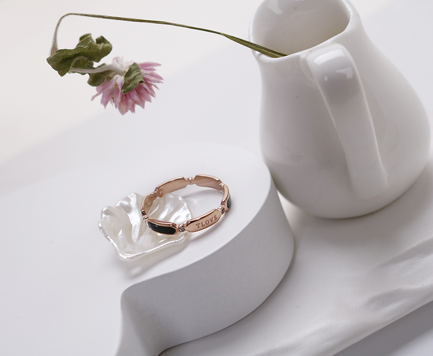 <b><p>Stylish Black Point TLOVE Surge eel titanium</p></b><b><p>シックなブラックポイント TLOVE 書かれているカールスチール リング チタン</p></b><br /><br /><p align='center'>