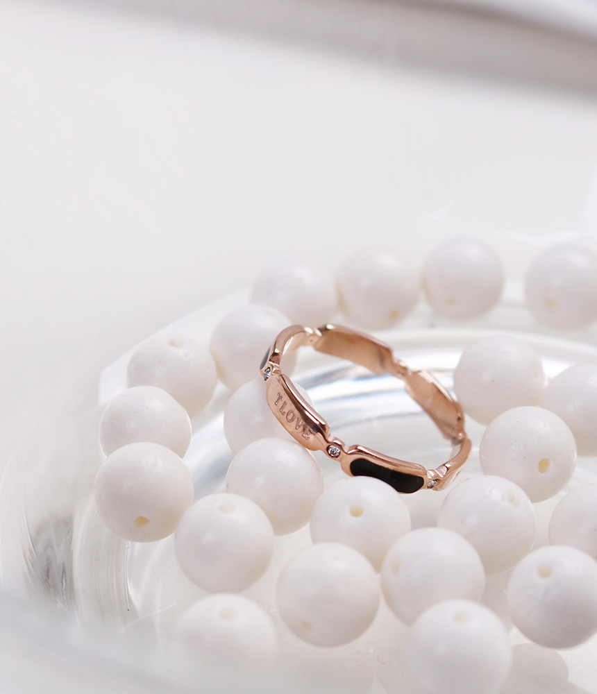 <b><p>Stylish Black Point TLOVE Surge eel titanium</p></b><b><p>シックなブラックポイント TLOVE 書かれているカールスチール リング チタン</p></b><br /><br /><p align='center'>