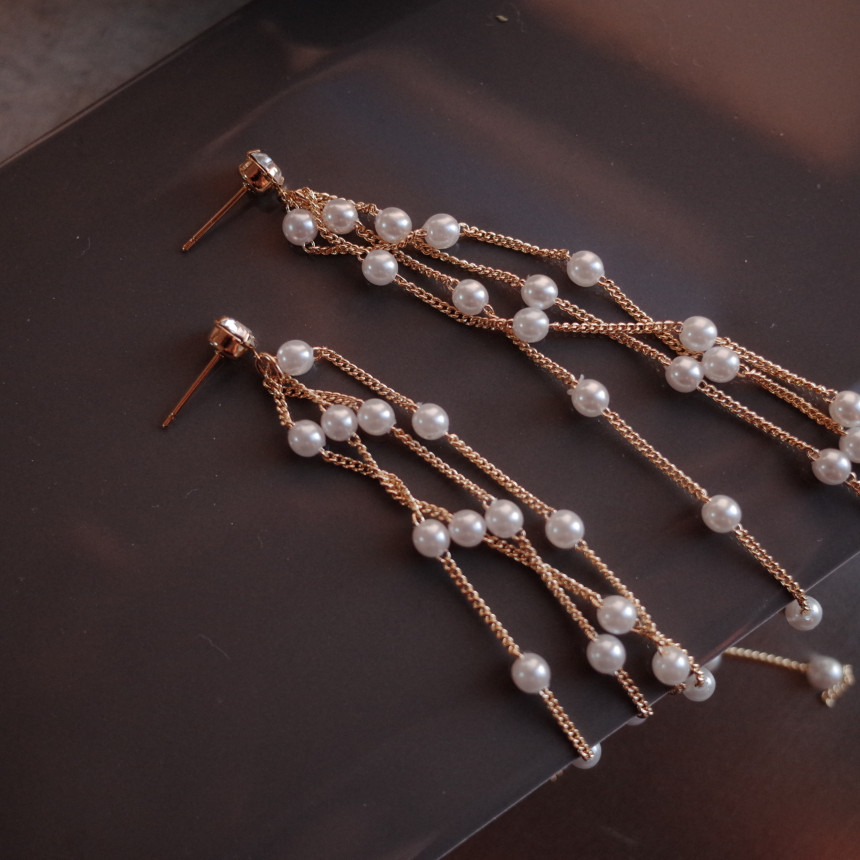 <b><p>NO.87 Rainy Day Pearl drop Stylish Chic Unique</p></b><b><p>NO.87 レイニーデイ パールドロップイヤリング スタイリッシュな シックな ユデザイン</p></b><br /><br /><p align='center'>