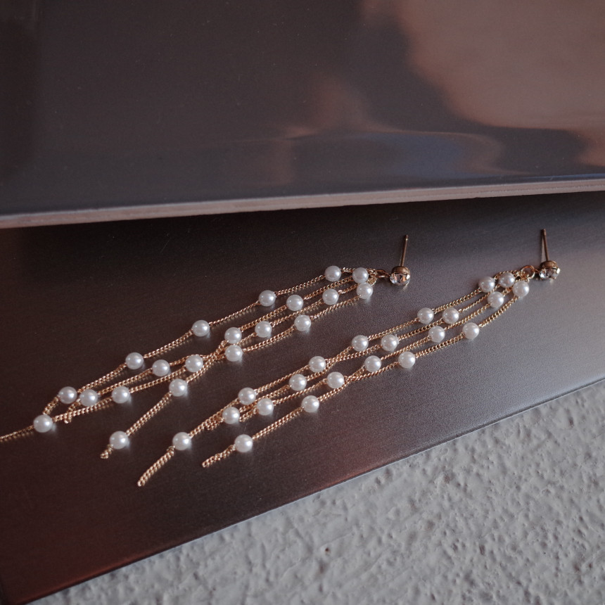 <b><p>NO.87 Rainy Day Pearl drop Stylish Chic Unique</p></b><b><p>NO.87 レイニーデイ パールドロップイヤリング スタイリッシュな シックな ユデザイン</p></b><br /><br /><p align='center'>