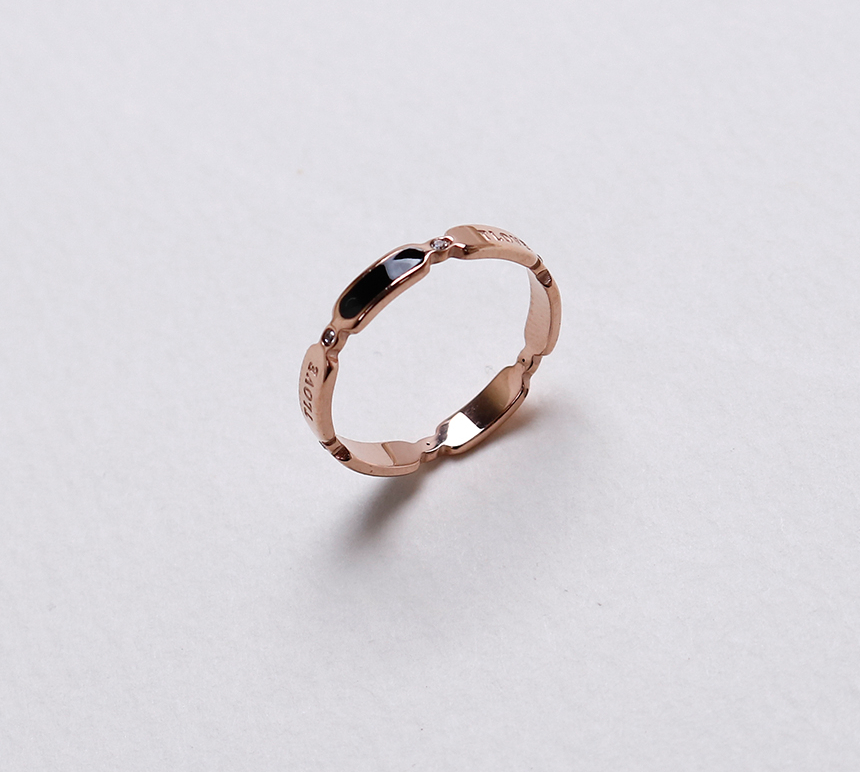 <b><p>Stylish Black Point TLOVE Surge eel titanium</p></b><b><p>シックなブラックポイント TLOVE 書かれているカールスチール リング チタン</p></b><br /><br /><p align='center'>