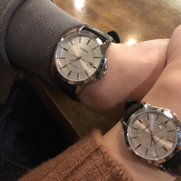 <b><p>Casio Genuine couple ather wch Gift Valt's</p></b><b><p>カシオ 本物 カップル レザー 腕時計 ギフト バレンタインデー ホワイト 恋人</p></b><br /><br /><p align='center'>