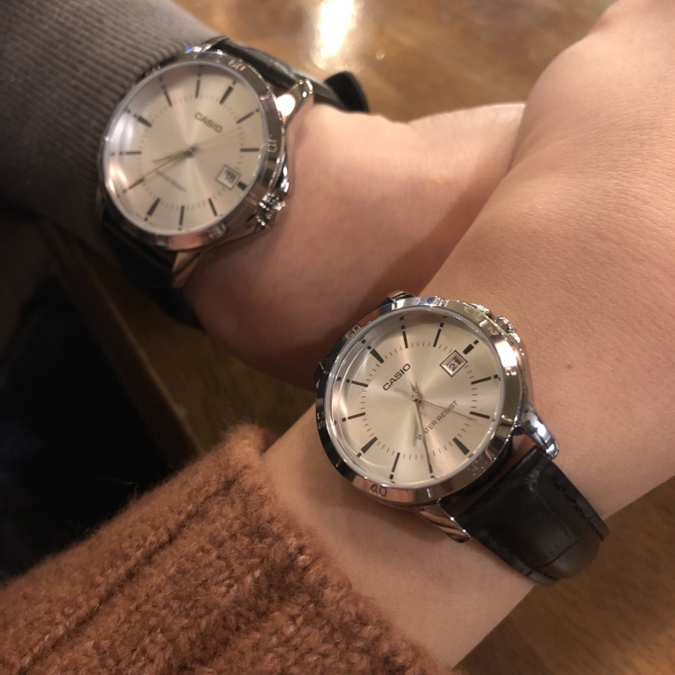 <b><p>Casio Genuine couple ather wch Gift Valt's</p></b><b><p>カシオ 本物 カップル レザー 腕時計 ギフト バレンタインデー ホワイト 恋人</p></b><br /><br /><p align='center'>
