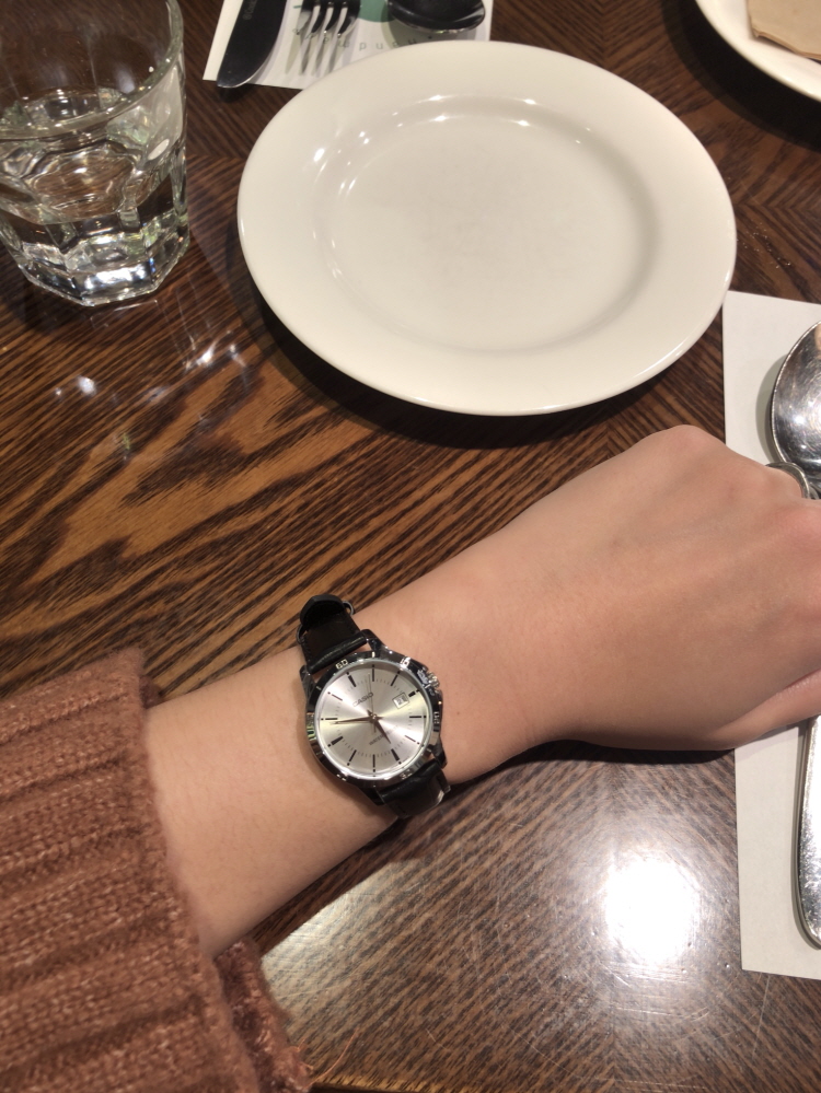 <b><p>Casio Genuine couple ather wch Gift Valt's</p></b><b><p>カシオ 本物 カップル レザー 腕時計 ギフト バレンタインデー ホワイト 恋人</p></b><br /><br /><p align='center'>