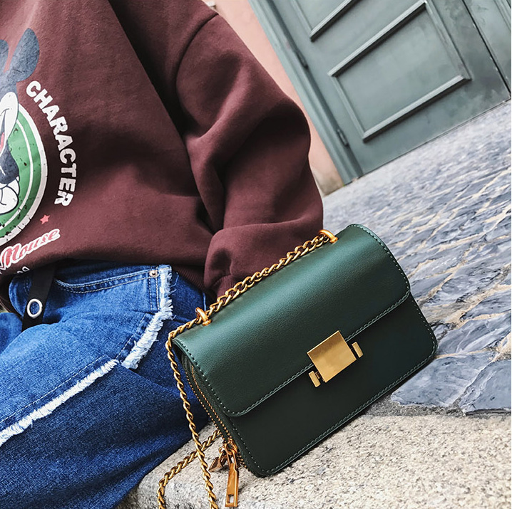 <b><p>Wallet zipper should bag</p></b><b><p>ウォレットジッパーショルダーバッグ</p></b><br /><br /><p align='center'>