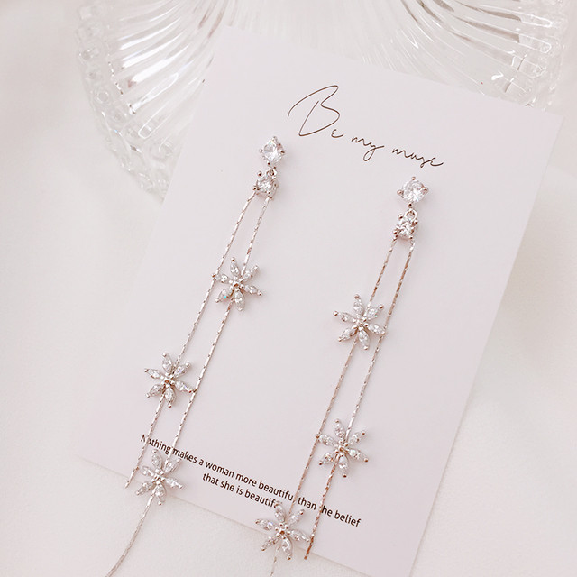 <b><p>triple Cubic flower earng Drop Sn Fr</p></b><b><p>トリプル キュービック フラワー イヤリング ドロップ 雪花</p></b><br /><br /><p align='center'>