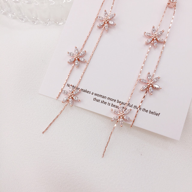 <b><p>triple Cubic flower earng Drop Sn Fr</p></b><b><p>トリプル キュービック フラワー イヤリング ドロップ 雪花</p></b><br /><br /><p align='center'>