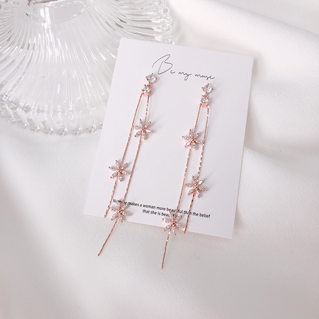 <b><p>triple Cubic flower earng Drop Sn Fr</p></b><b><p>トリプル キュービック フラワー イヤリング ドロップ 雪花</p></b><br /><br /><p align='center'>