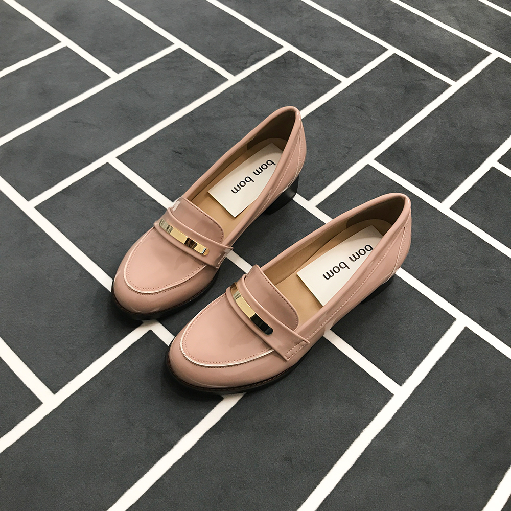 <b><p>Mourning Korean enamel Gold Height loafers</p></b><b><p>無排 韓国語 エナメル 金工 身長 ローファー かわいいスタイル 女性カジュアル</p></b><br /><br /><p align='center'>