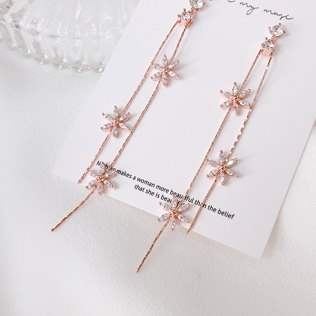 <b><p>triple Cubic flower earng Drop Sn Fr</p></b><b><p>トリプル キュービック フラワー イヤリング ドロップ 雪花</p></b><br /><br /><p align='center'>