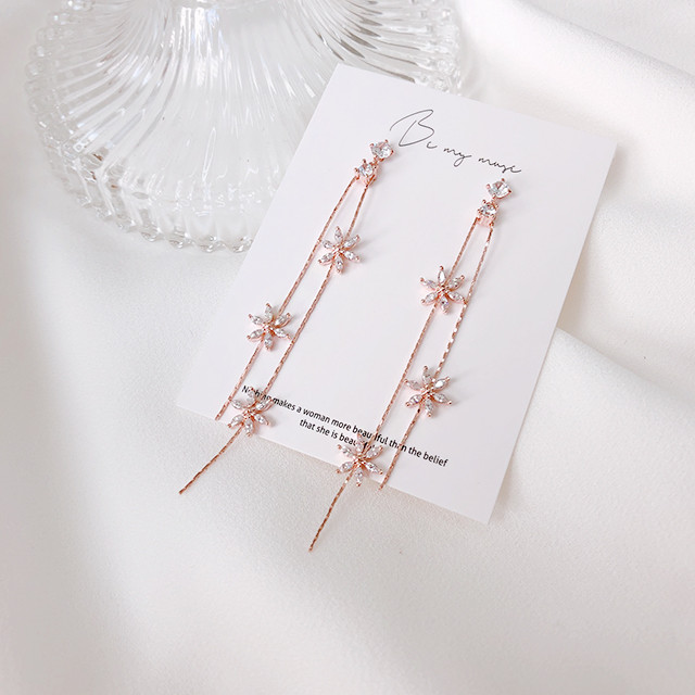 <b><p>triple Cubic flower earng Drop Sn Fr</p></b><b><p>トリプル キュービック フラワー イヤリング ドロップ 雪花</p></b><br /><br /><p align='center'>