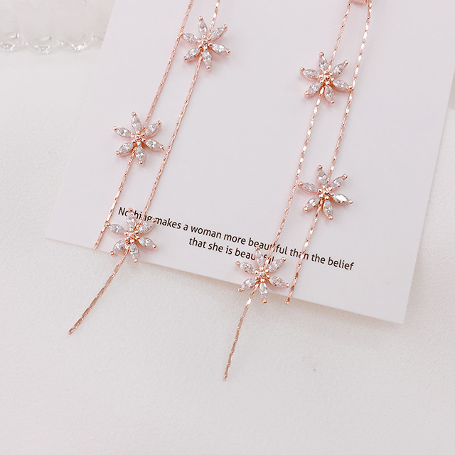 <b><p>triple Cubic flower earng Drop Sn Fr</p></b><b><p>トリプル キュービック フラワー イヤリング ドロップ 雪花</p></b><br /><br /><p align='center'>