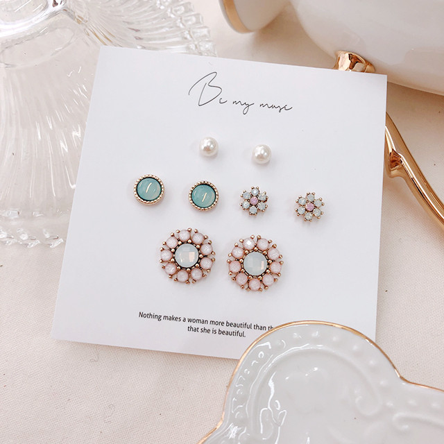 <b><p>sunflower Fr set earring Moth-Daught one</p></b><b><p>ヒマワリ 花 セット イヤリング 螺鈿 フラワー 一週間</p></b><br /><br /><p align='center'>