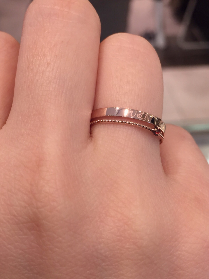 <b><p>Lloyd Birthstone Lettering LRT18003 Twenties</p></b><b><p>ロイド 誕生石 レタリング LRT18003 20代の女性 記念日 卒業式 洗練されたアイテム</p></b><br /><br /><p align='center'>