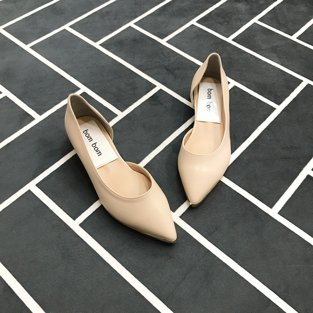 <b><p>Mourning Korean gold pot Flat Shoes Sophisticed</p></b><b><p>無排 韓国語 ゴールド ポイント フラットシューズ 洗練され見える どこでもコーディネートしやすい</p></b><br /><br /><p align='center'>